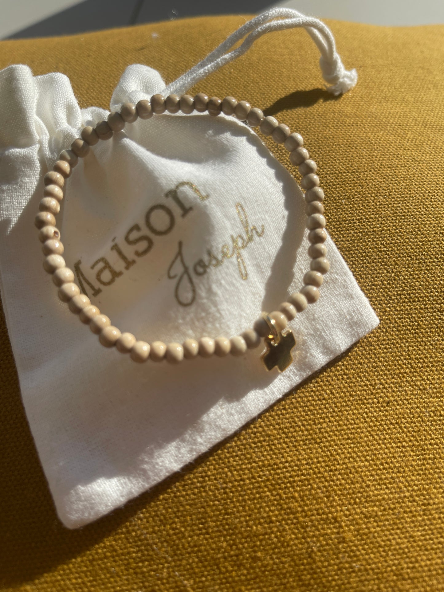 BRACELET PLAQUÉ OR PAMPILLE PETIT NOTRE DAME & PERLES BOIS