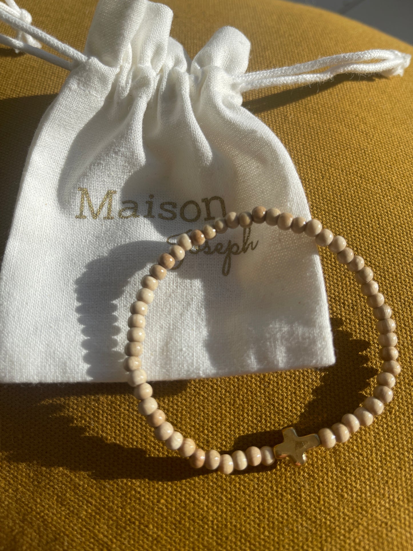 BRACELET PLAQUÉ OR CROIX NOTRE DAME & PERLES BOIS
