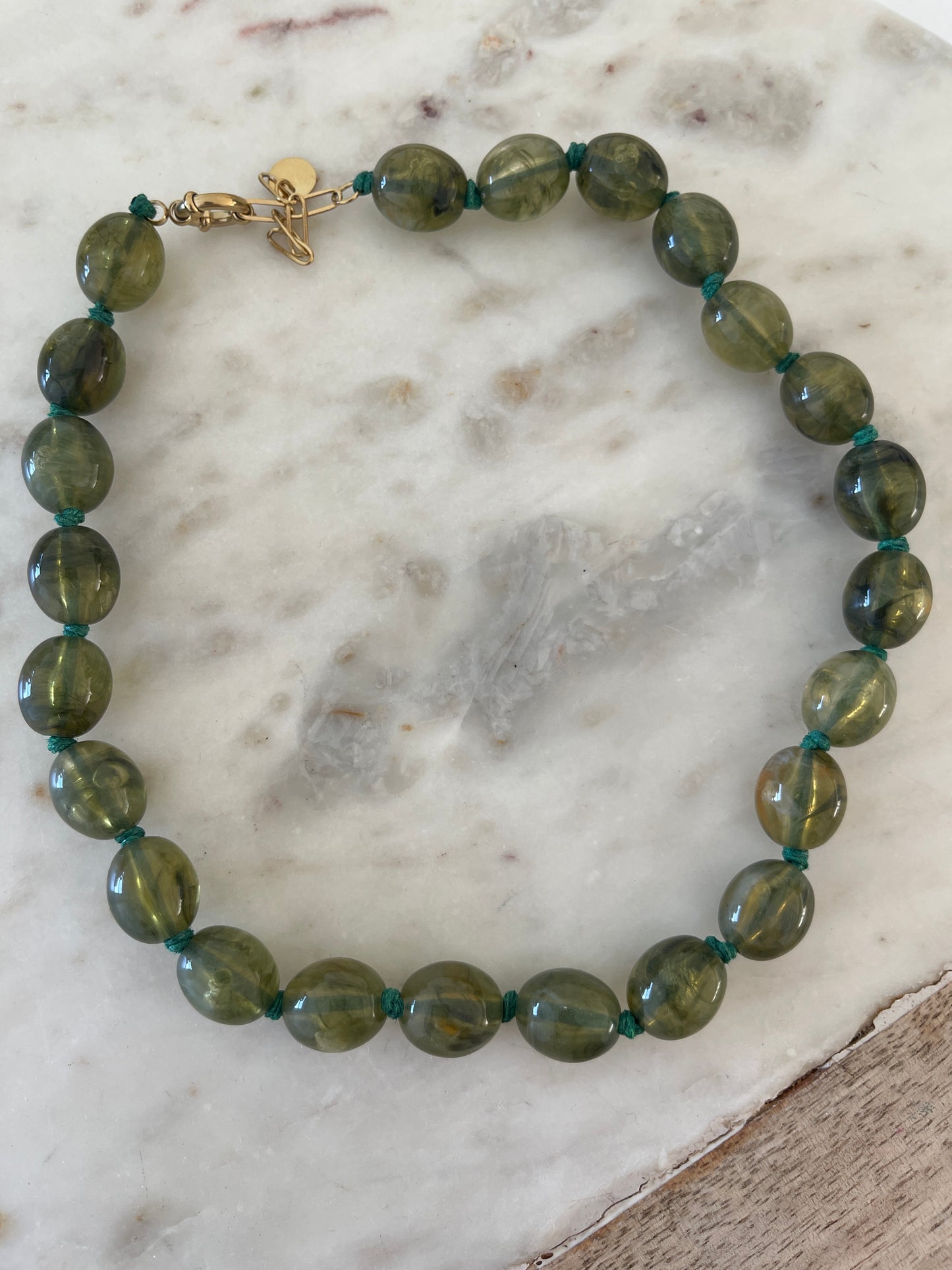 Collier petites perles kaki