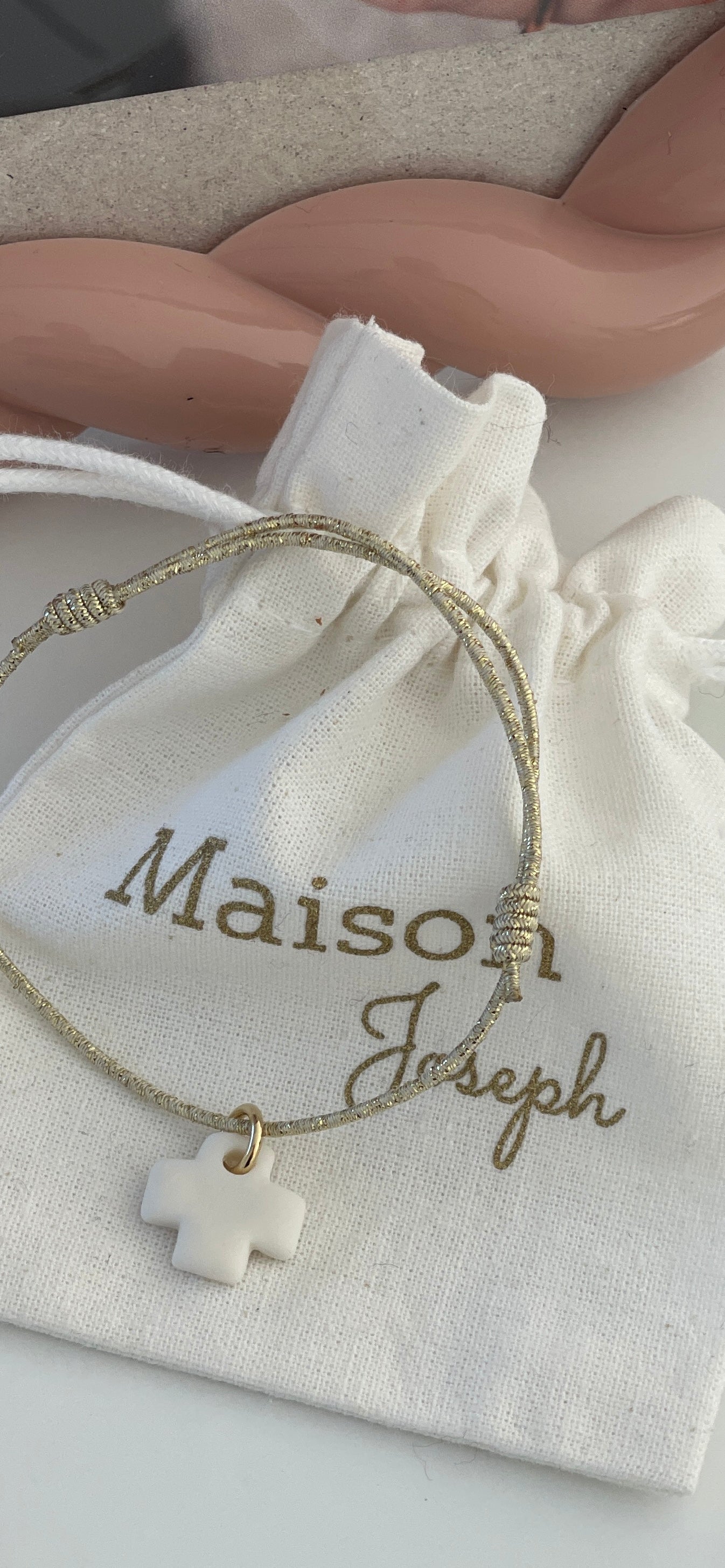 BRACELET PAMPILLE CERAMIQUE CROIX NOTRE DAME & LIEN REGLABLE ELASTIQUE