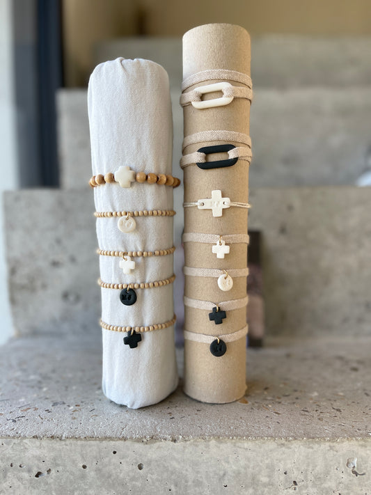 Bracelet céramique noire Notre Dame et lien recyclé beige