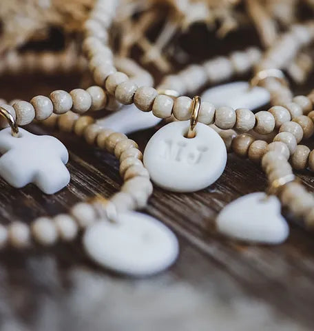 Bracelet céramique blanche et perles de bois Notre Dame