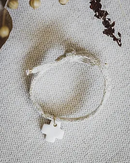 Bracelet céramique blanche Notre Dame et coton recyclé beige