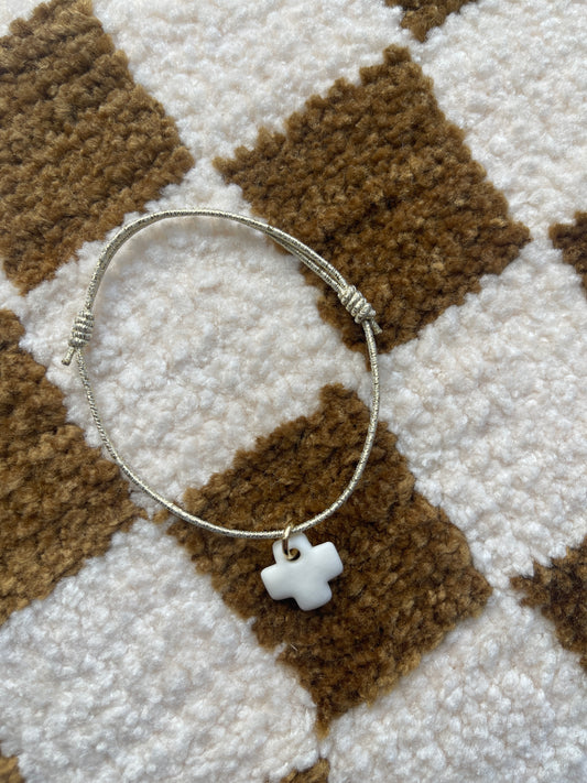BRACELET PAMPILLE CERAMIQUE CROIX NOTRE DAME & LIEN REGLABLE ELASTIQUE