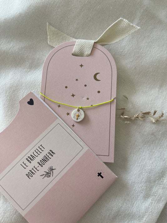 Bracelet Médaillon Croix cordon jaune fluo