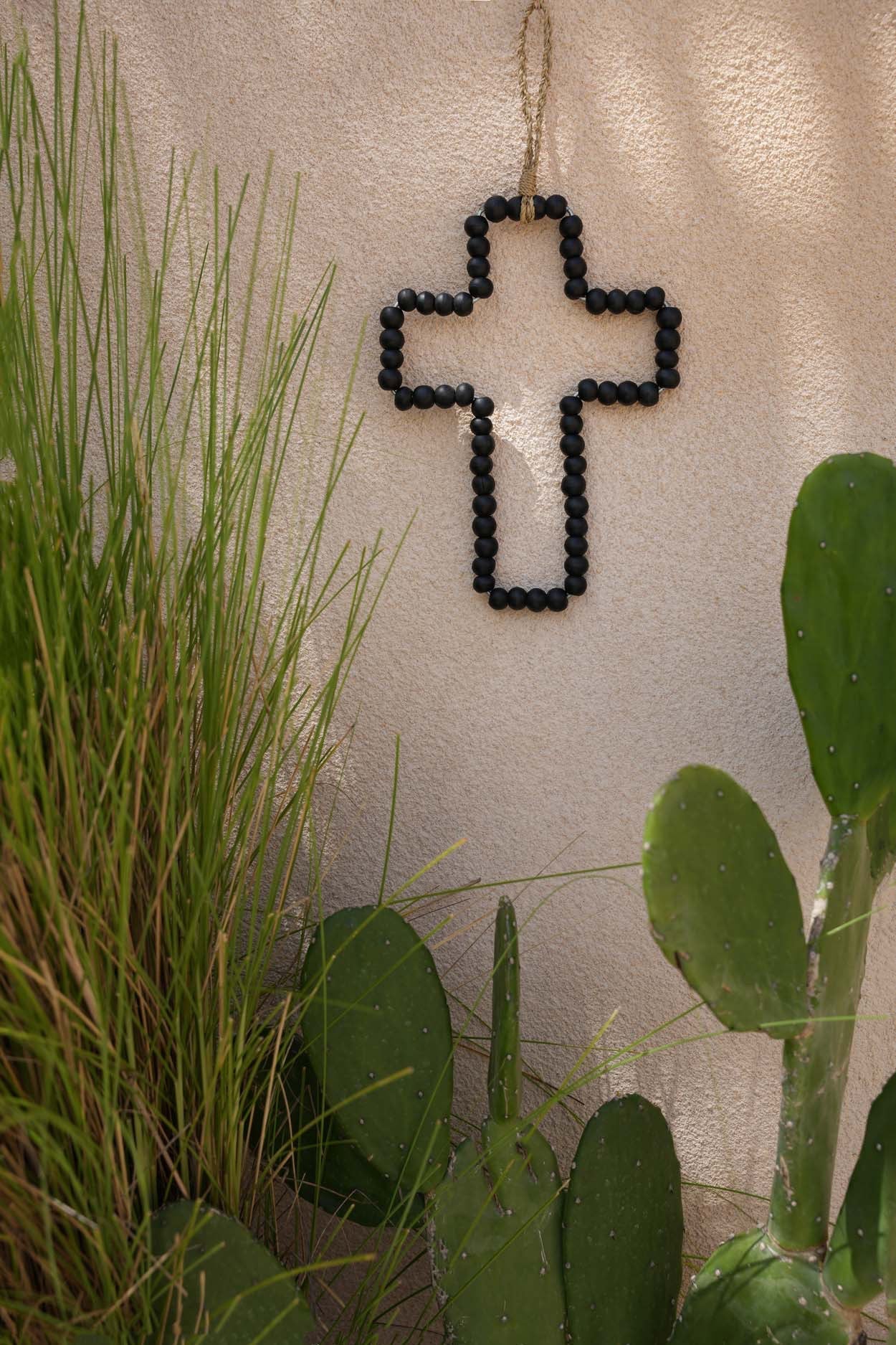 Croix en bois noir
