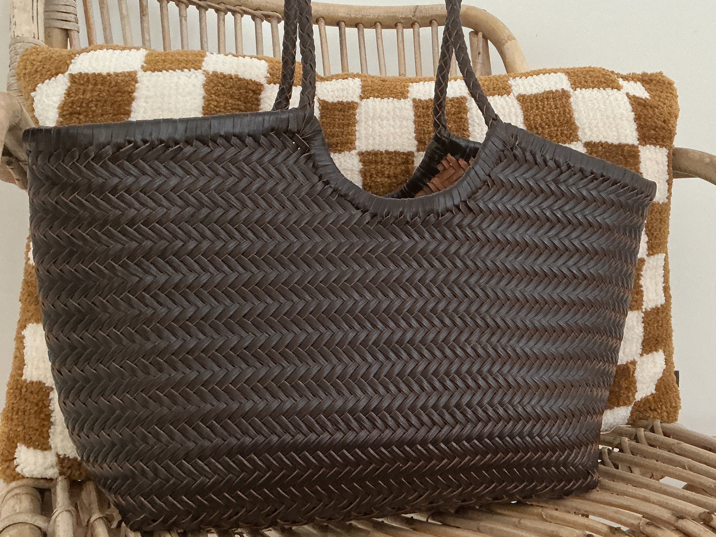 Sac tressé moyen modèle en cuir véritable