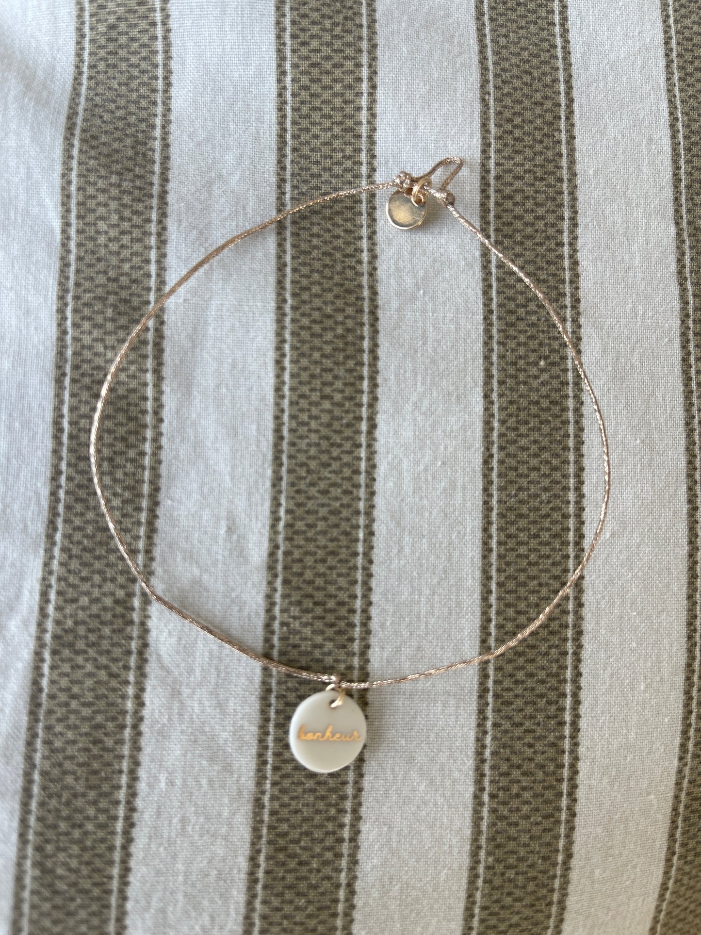Bracelet Médaillon Bonheur cordon doré
