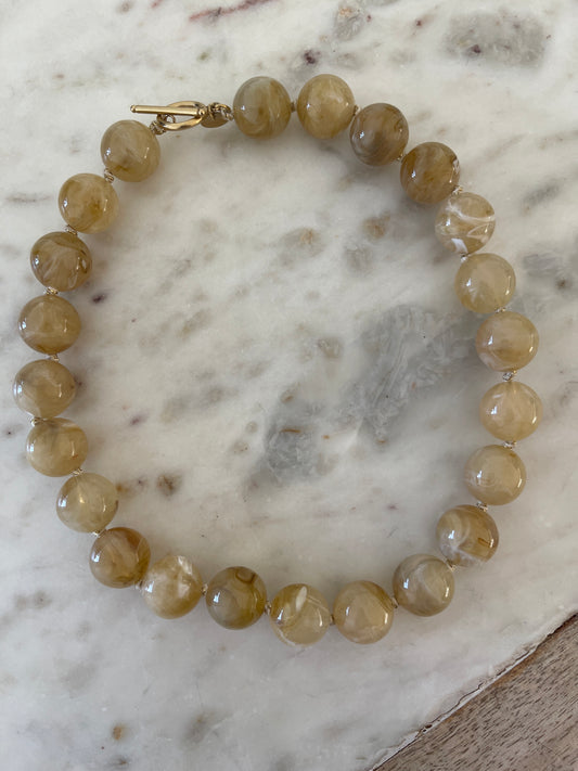 Collier grosses perles beige