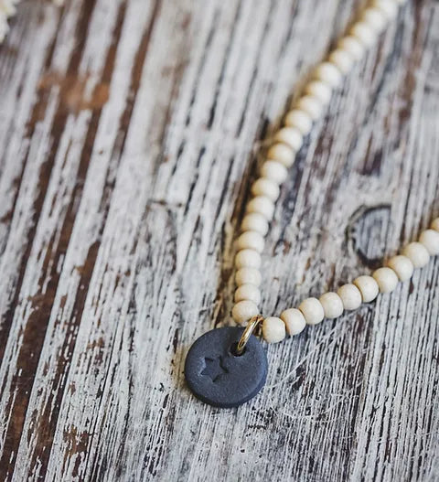 Collier bois et céramique noire Petit Madrague rond