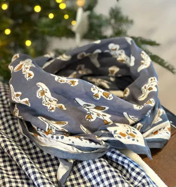 Foulard Gypso Lapis Mum So family