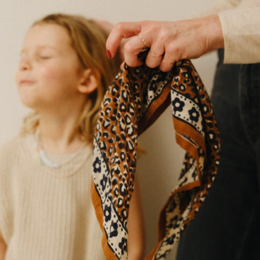Foulard "mon petit indispensable" - léo brown - Love Explorers