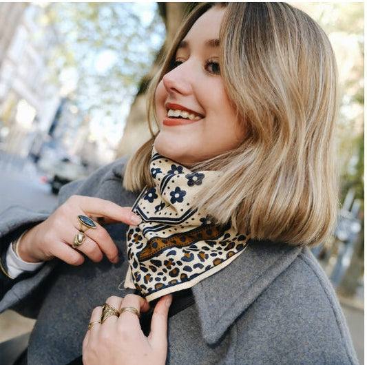 Grand foulard – flower brown Love Explorers