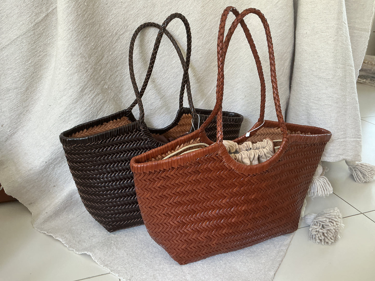 Sac tressé moyen modèle en cuir véritable