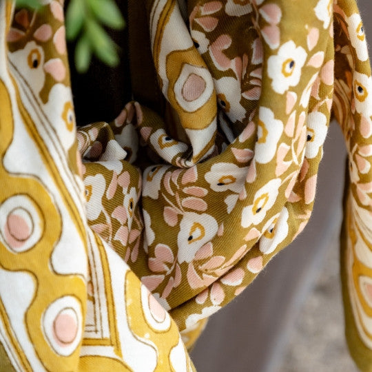 Foulard mon grand indispensable flower seventies - kaki Love Explorers
