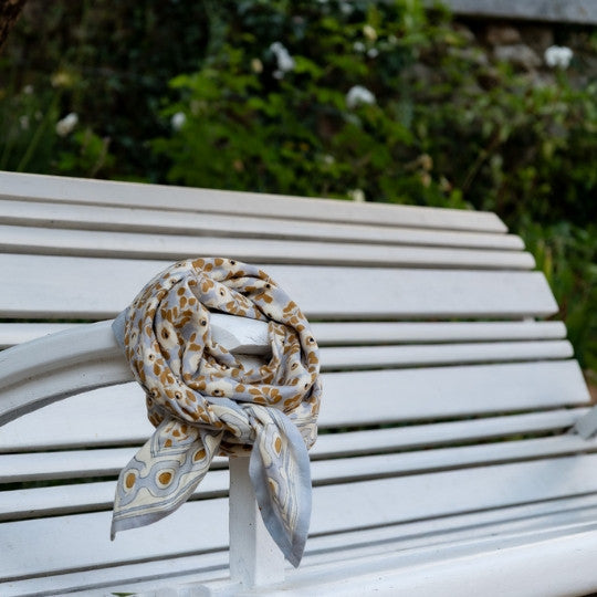 Foulard mon grand indispensable flower seventies - light blue Love Explorers